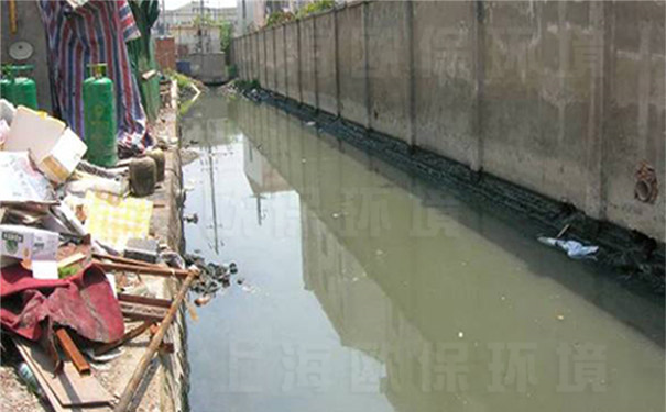 使用速效黑臭消除剂治理前