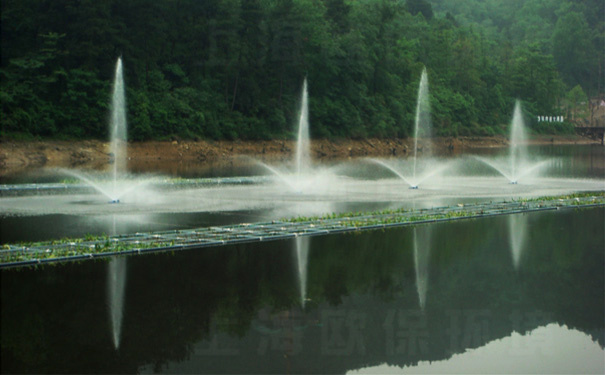 浮水喷泉曝气机与生态浮岛用在小关水库治理