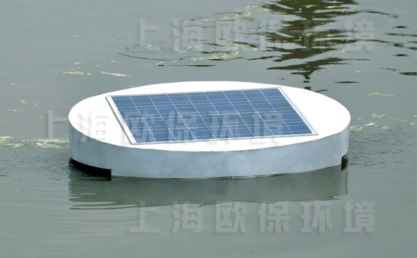 太阳能扬水曝气机采用漂浮安装方式