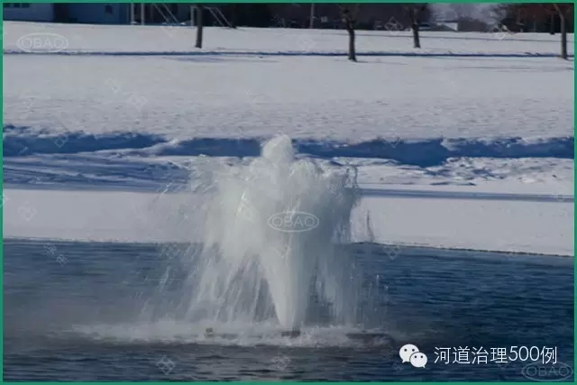 应用浮水喷泉式曝气机，融冰增氧造景