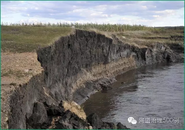 湖泊岸坡被波浪侵蚀严重