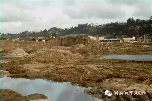 1992年，河道修复的施工过程。