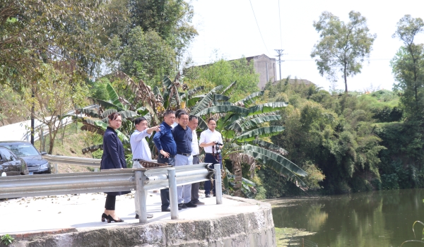 泸县人大常委会副主任余冰率队督导玄滩镇环保工作,实地查看了河道治理、饮用水源地保护和环保问题整改等情况。